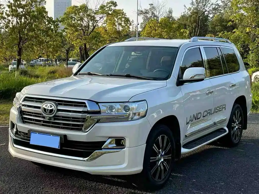 Toyota Land Cruiser 2020 — фото 1