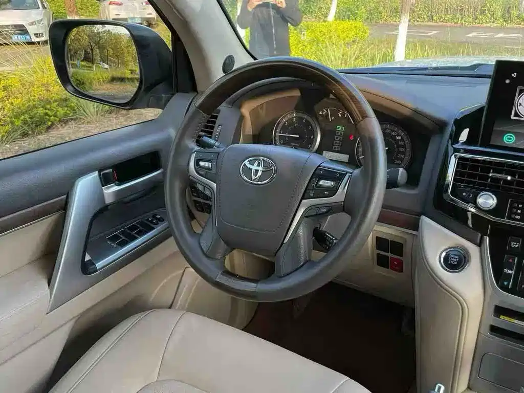 Toyota Land Cruiser 2020 — фото 8