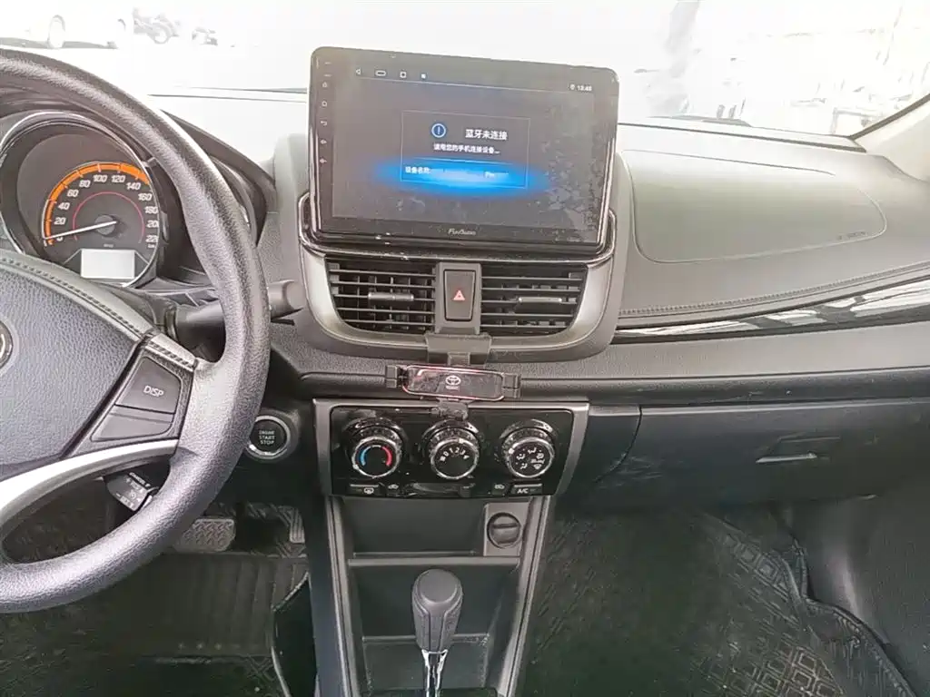 Toyota Yaris L 2022 — фото 13