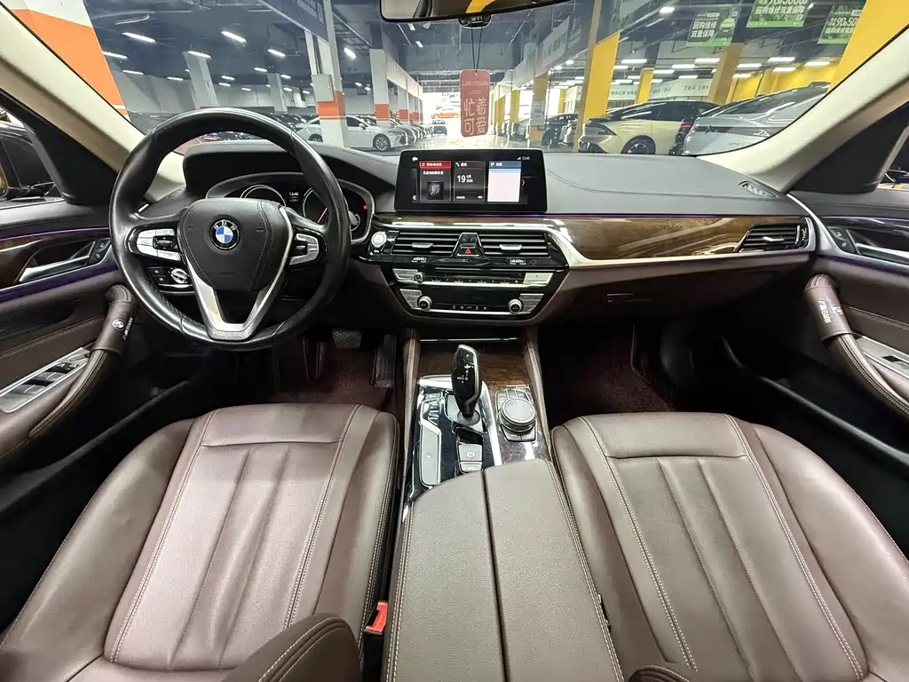 BMW 5 Series 2019 — фото 12