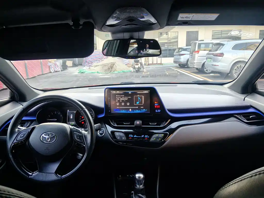 Toyota C-HR 2019 — фото 13