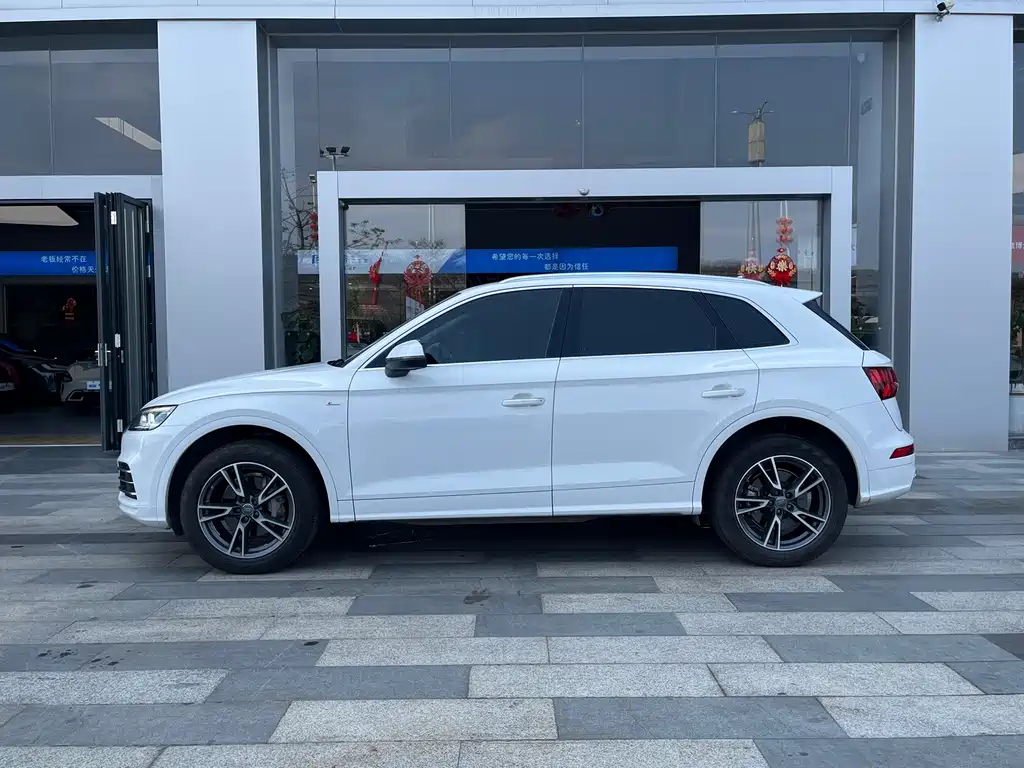 Audi Q5L 2018 — фото 4