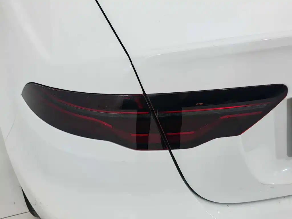 Jaguar XEL 2021 — фото 17