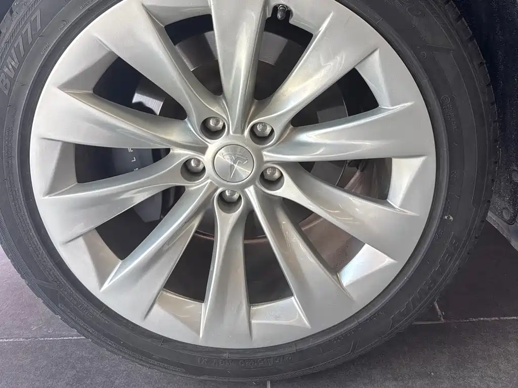 Tesla Model X 2016 — фото 16