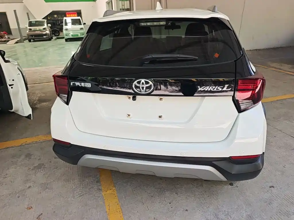 Toyota Yaris L 2021
