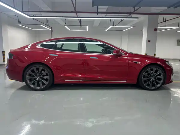 Tesla Model S 2020