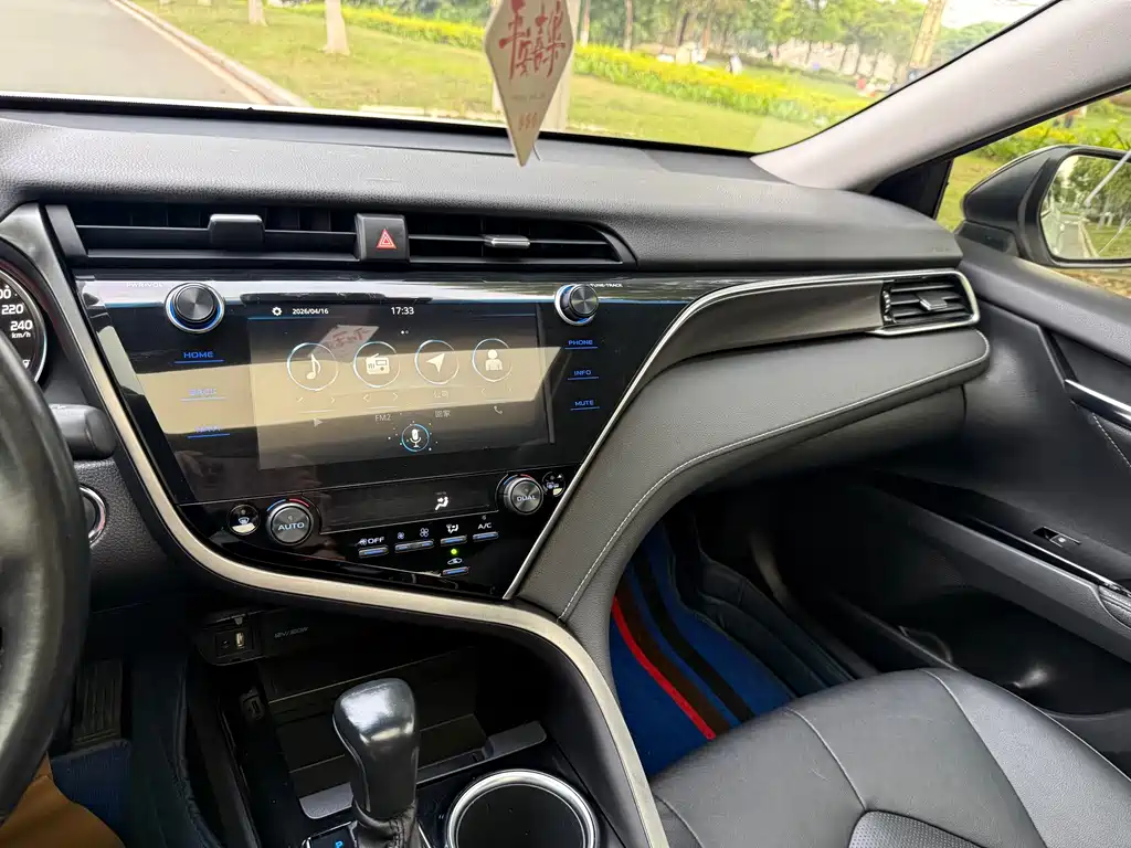 Toyota Camry 2020 — фото 33