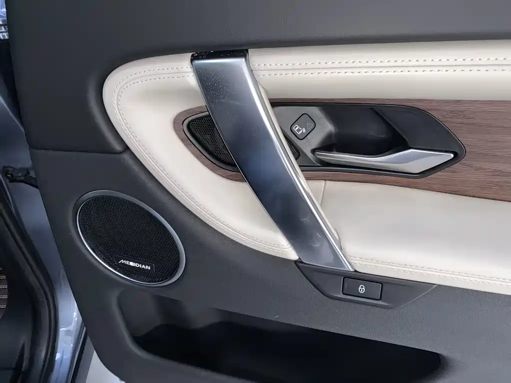 Land Rover Discovery Sport 2021 — фото 15