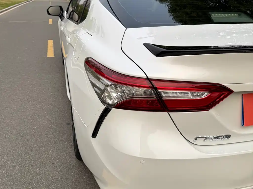 Toyota Camry 2020 — фото 25