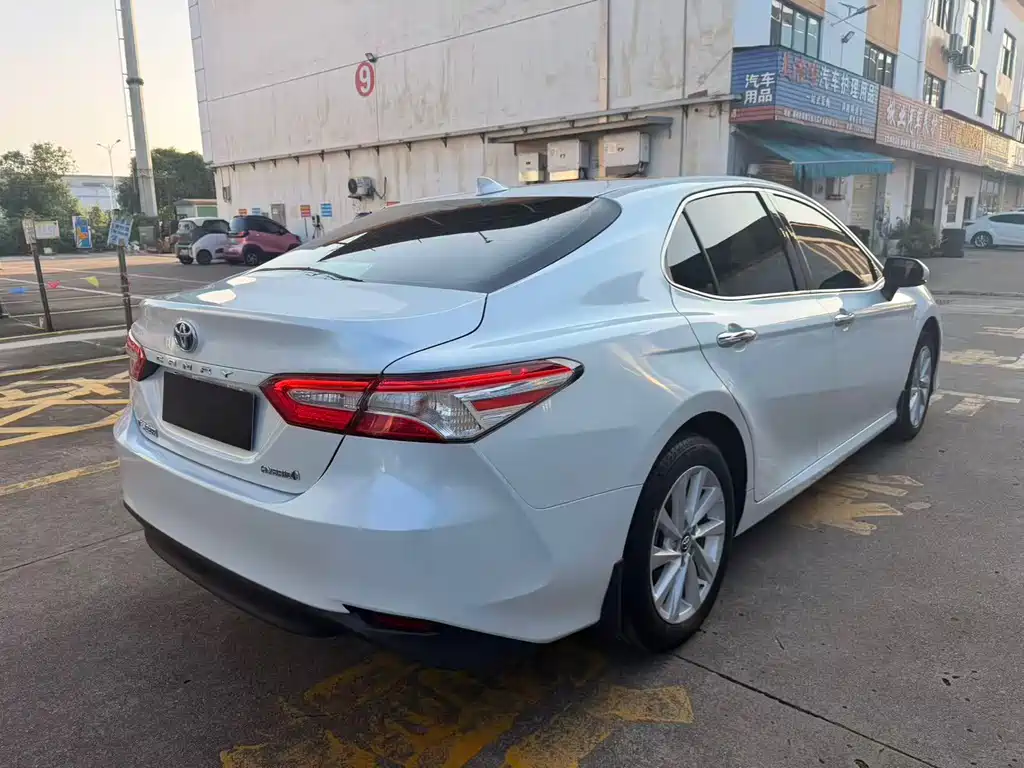 Toyota Camry 2023 — фото 9