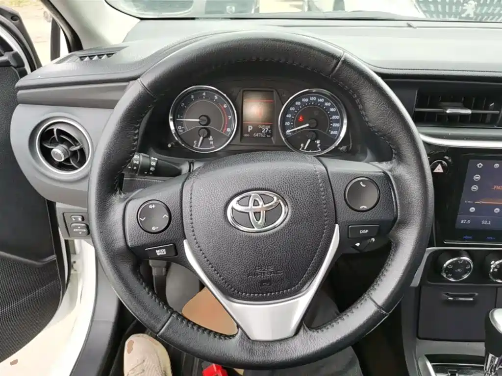 Toyota Corolla 2017 — фото 11