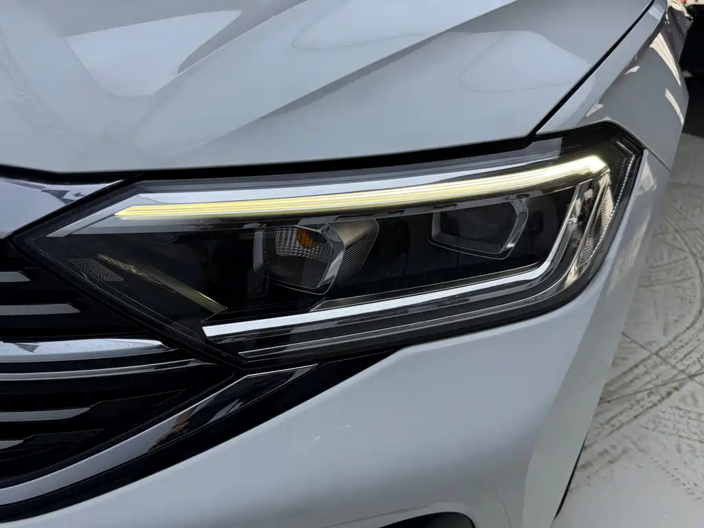 Volkswagen Sagitar 2022