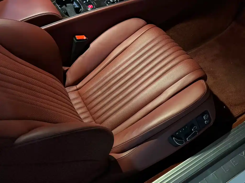 Bentley Continental 2017 — фото 18