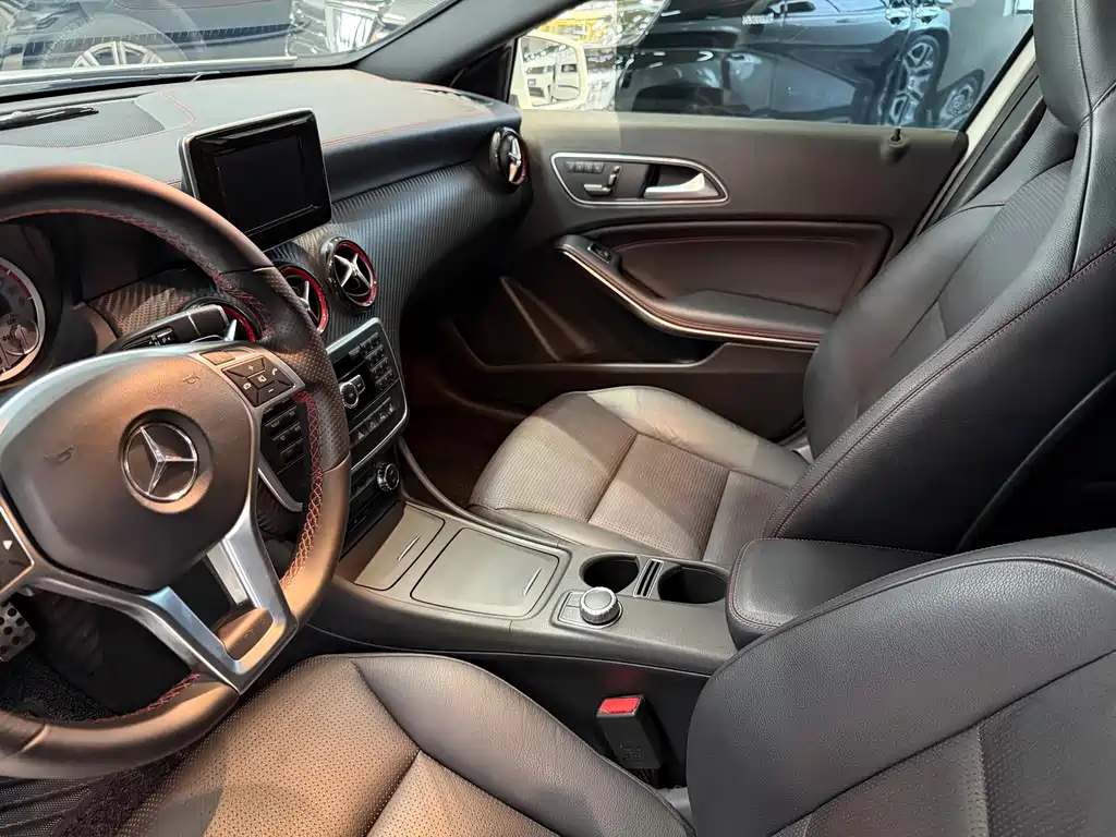Mercedes-Benz A-Class 2016 — фото 9