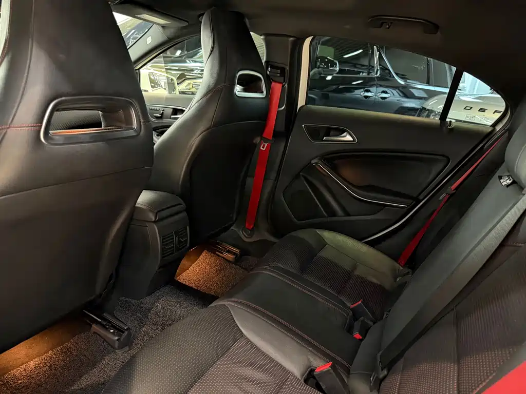 Mercedes-Benz A-Class 2016 — фото 11