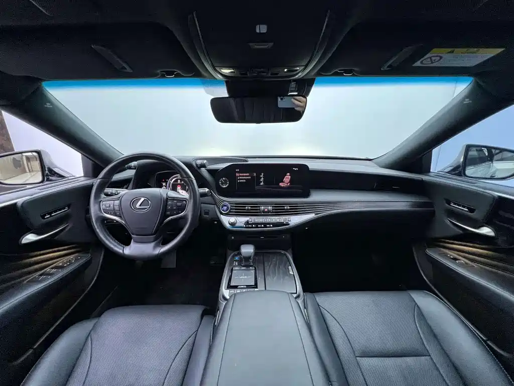 Lexus LS 2022 — фото 10