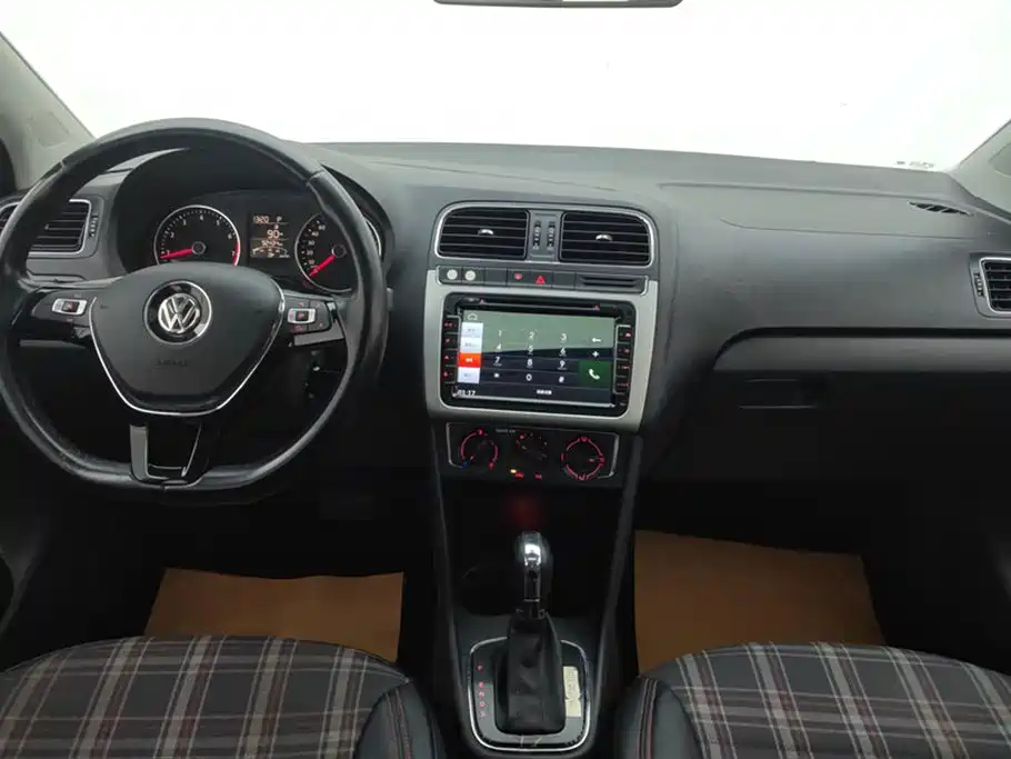 Volkswagen Polo 2016 — фото 12