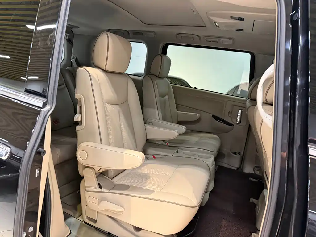 Nissan Quest 2016 — фото 24