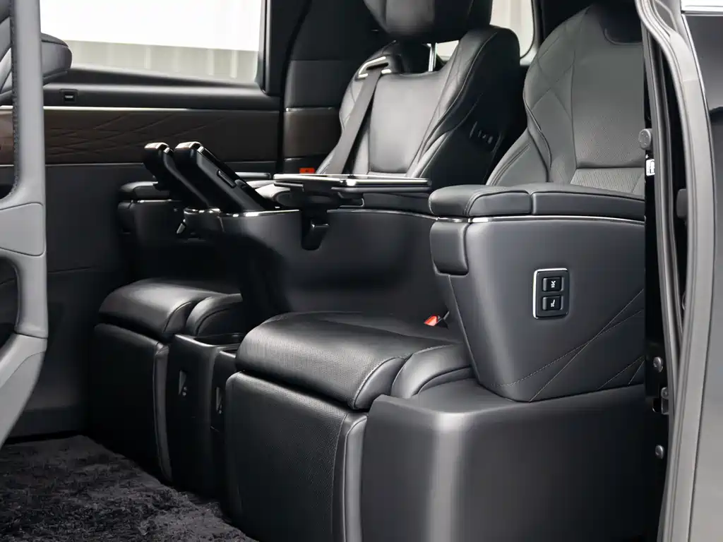 Toyota Alphard 2024 — фото 16