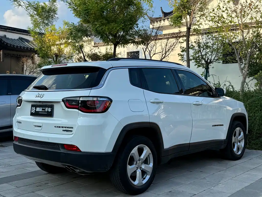 Jeep Compass 2018 — фото 18