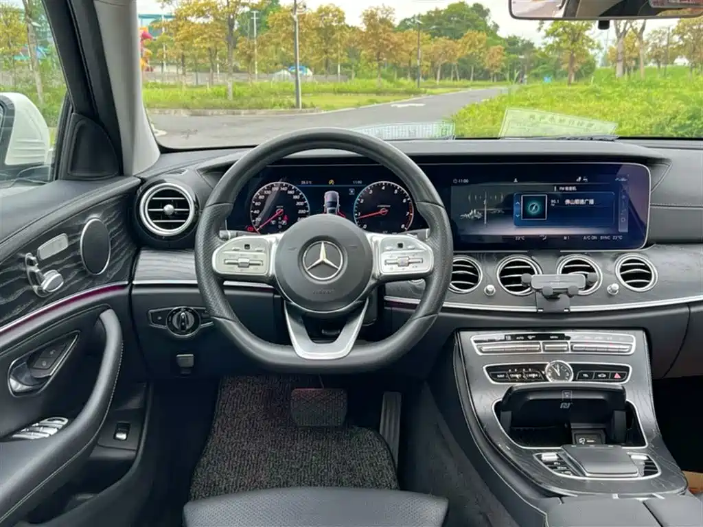 Mercedes-Benz E-Class 2019 — фото 15