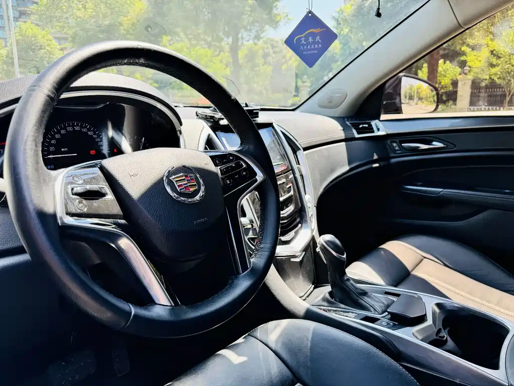 Cadillac SRX 2014 — фото 12