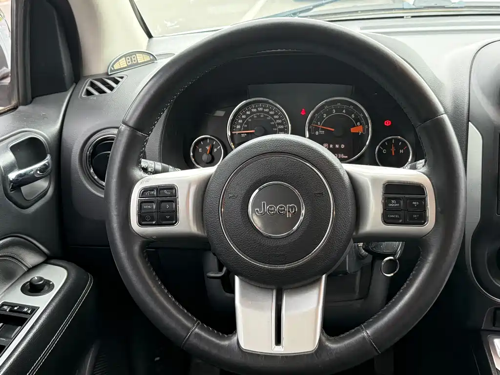 Jeep Compass 2015 — фото 16