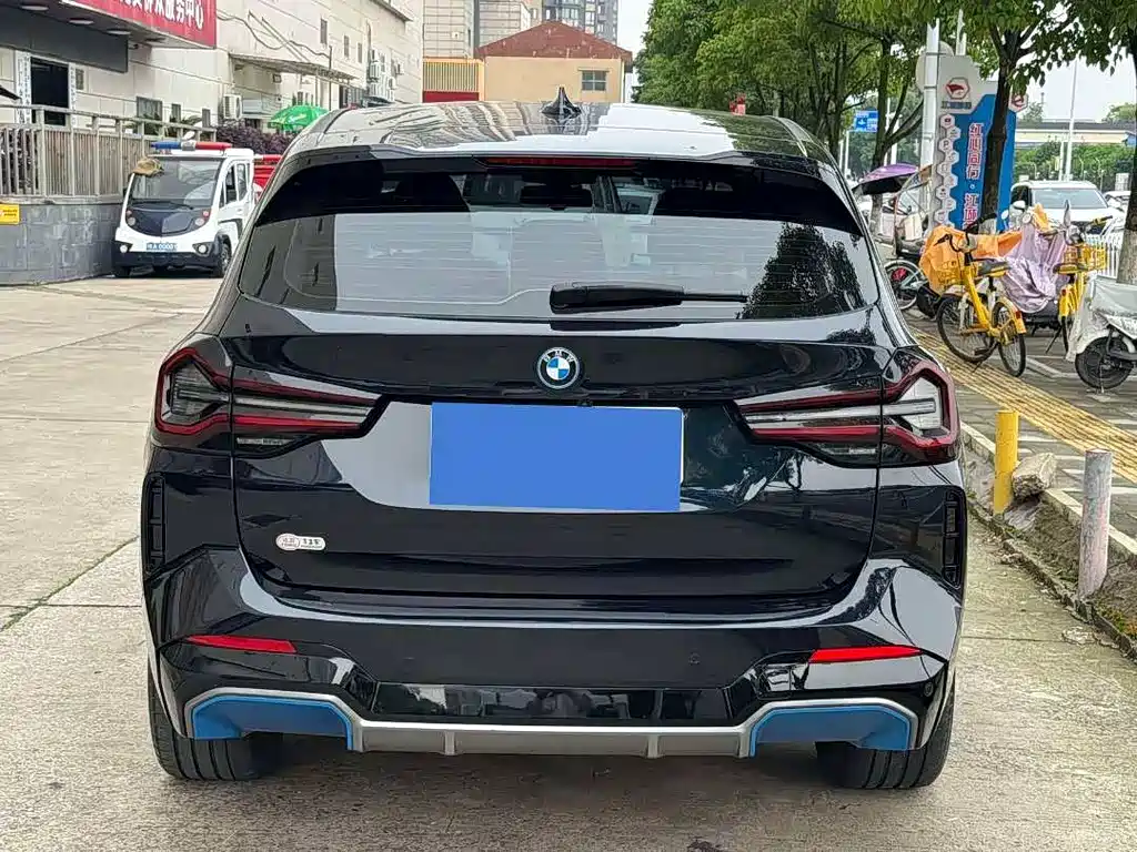 BMW iX3 2021 — фото 15