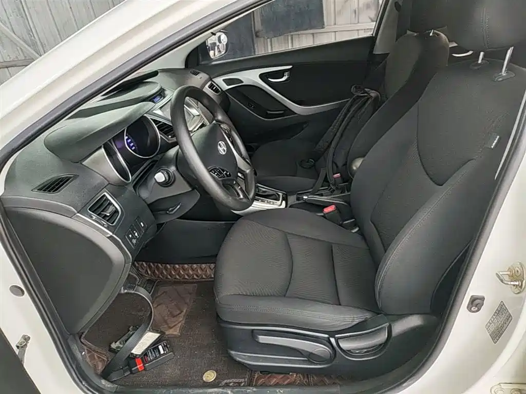 Hyundai Elantra Langdong 2017 — фото 15