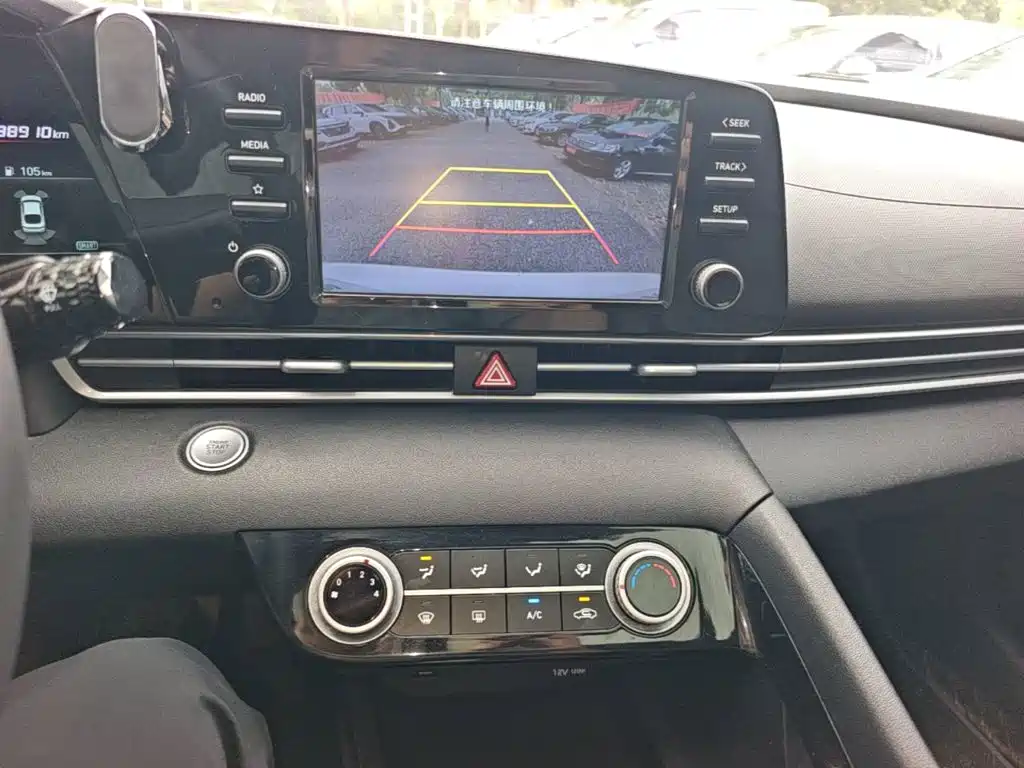 Hyundai Elantra 2023 — фото 13