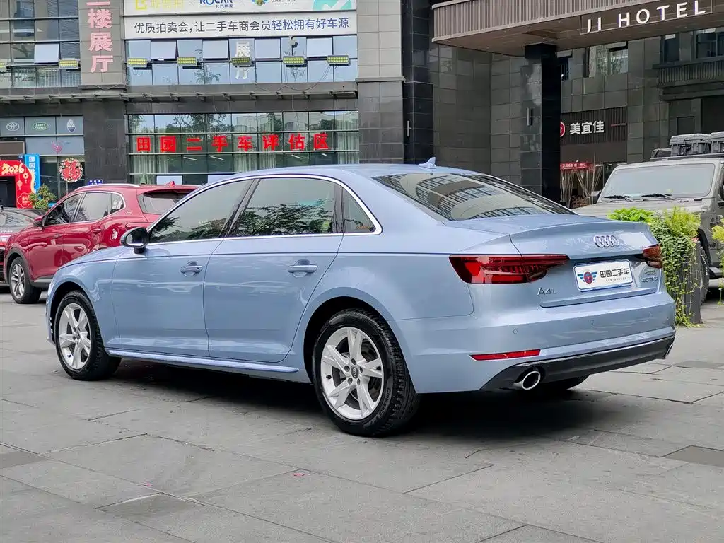 Audi A4L 2018 — фото 4