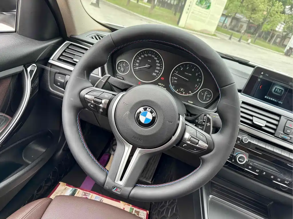 BMW 3 Series 2019 — фото 12