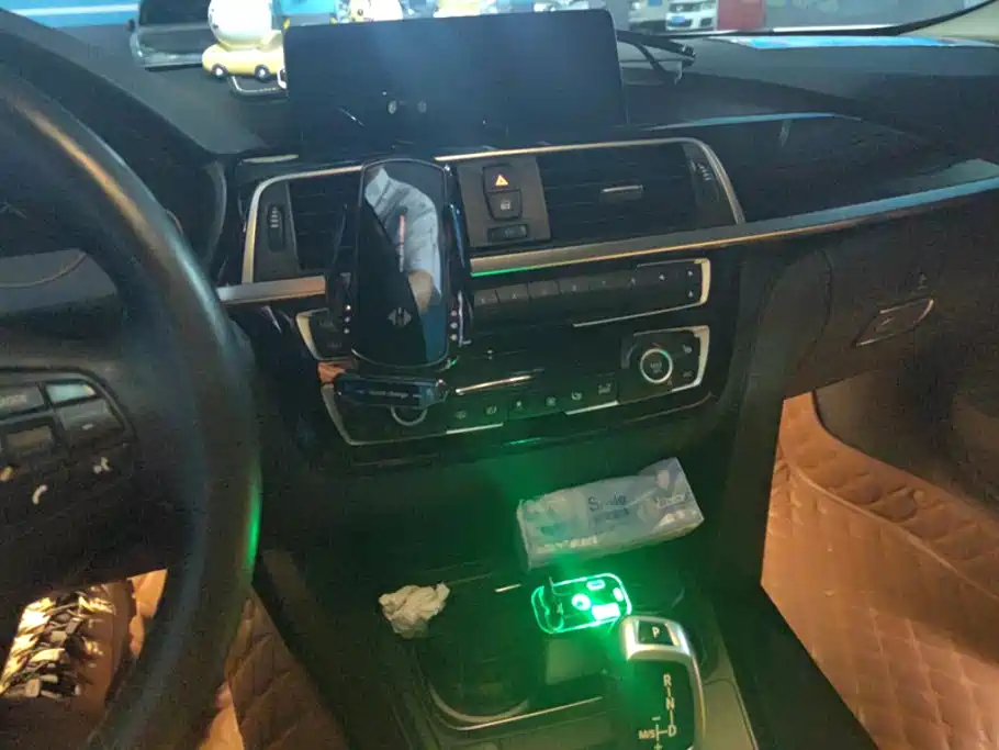 BMW 3 Series 2019 — фото 13