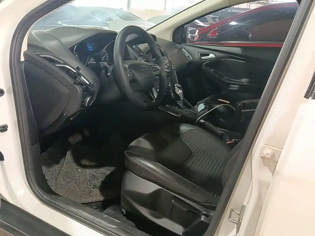 Ford Focus 2015 — фото 15