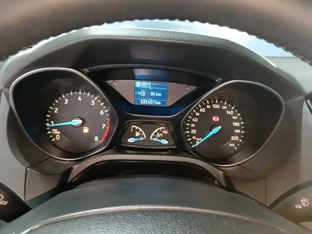 Ford Focus 2015 — фото 12