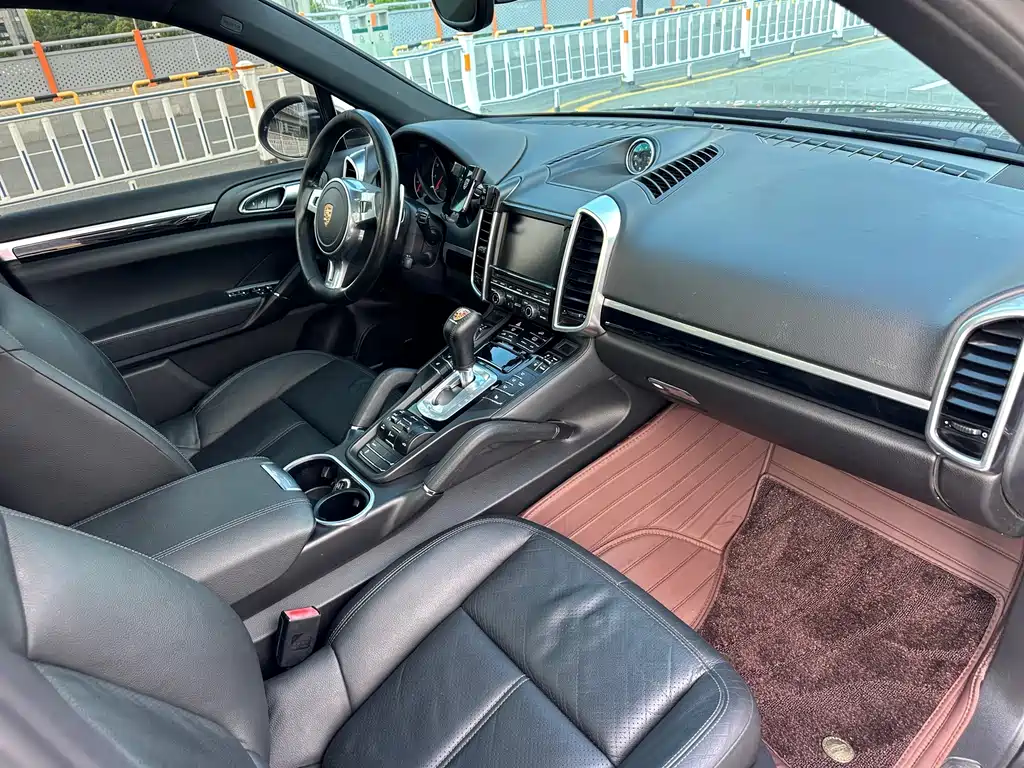 Porsche Cayenne 2015 — фото 12
