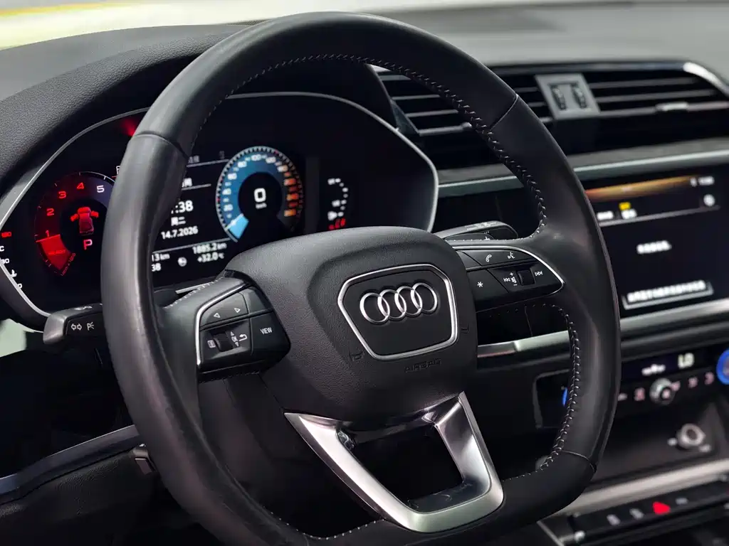 Audi Q3 2020 — фото 10