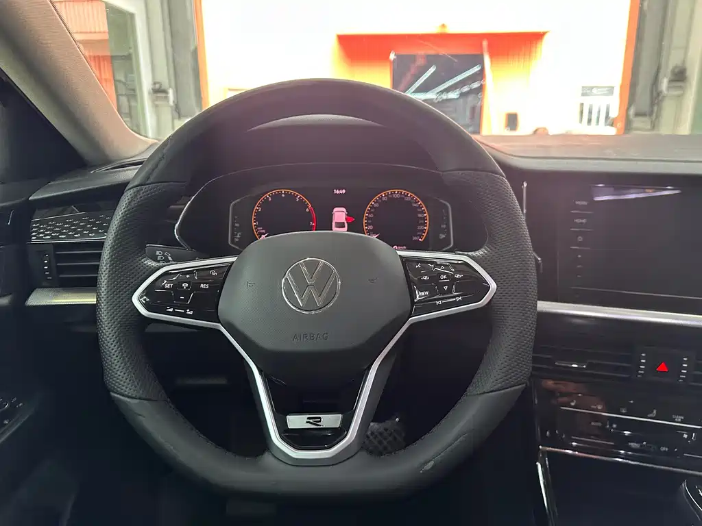 Volkswagen Passat 2023 — фото 13
