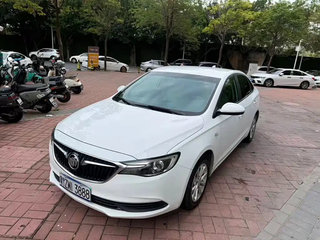 Buick Excelle 2018 — фото 1