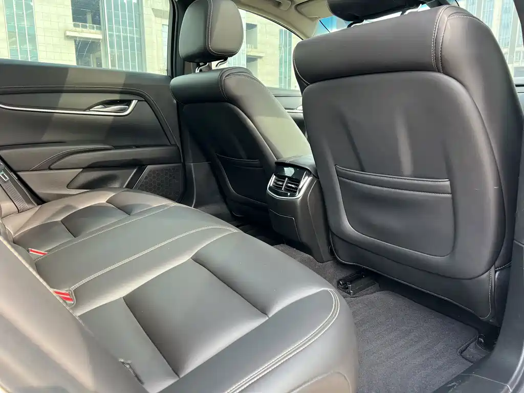 Cadillac XTS 2018 — фото 14