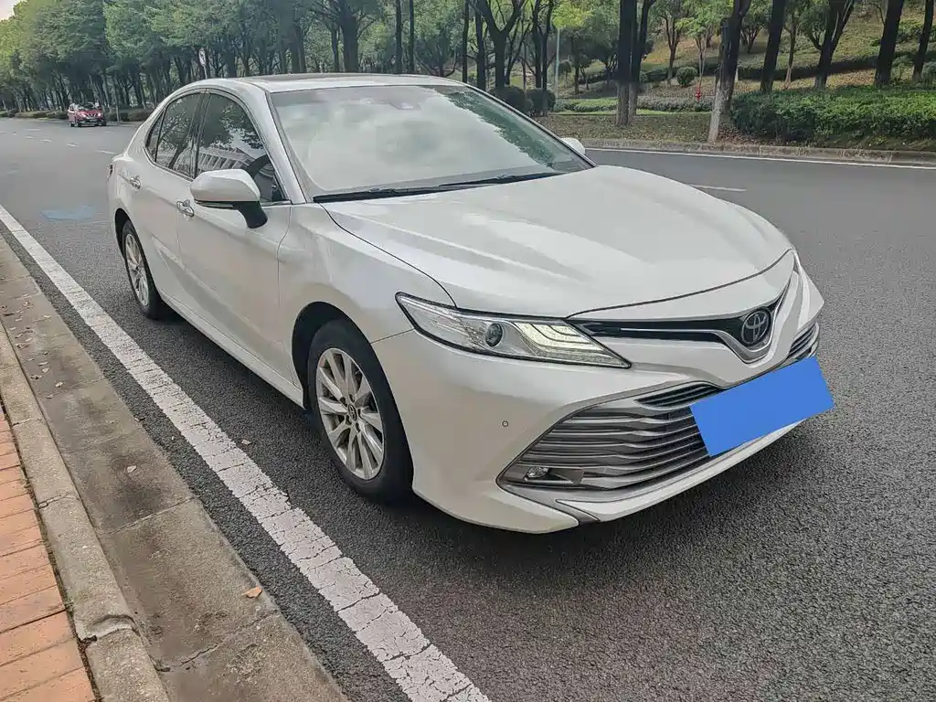 Toyota Camry 2019 — фото 3