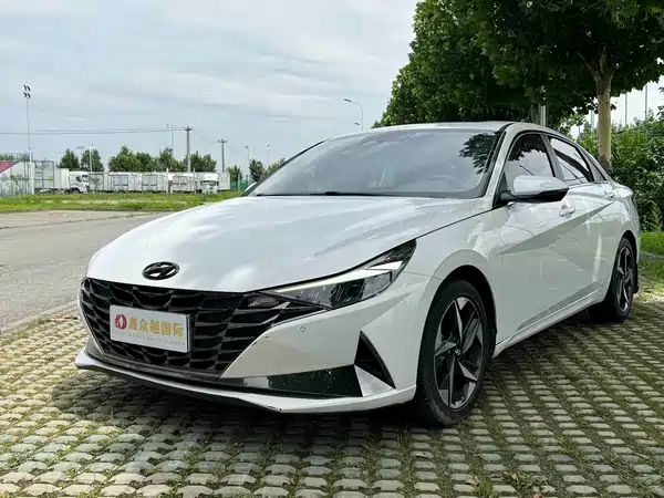 Hyundai Elantra 2022