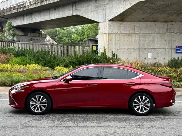 Lexus ES 2018