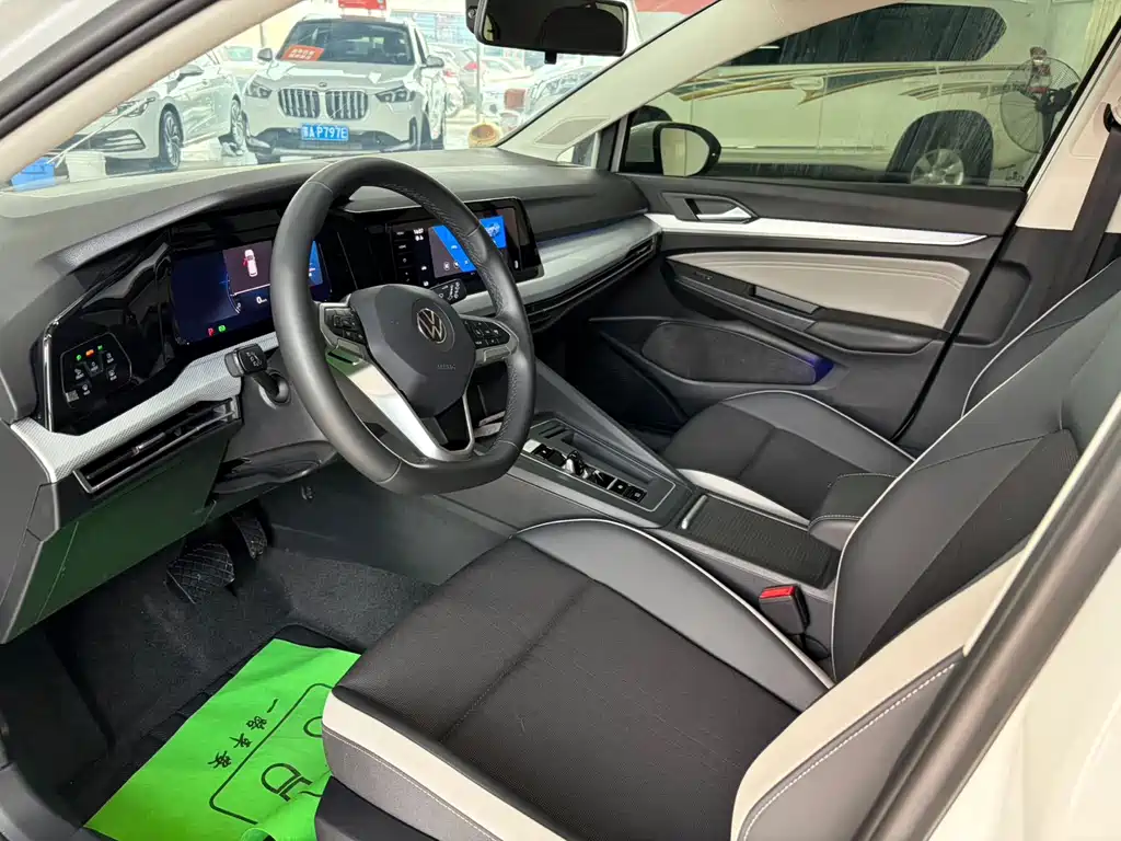Volkswagen Golf 2023