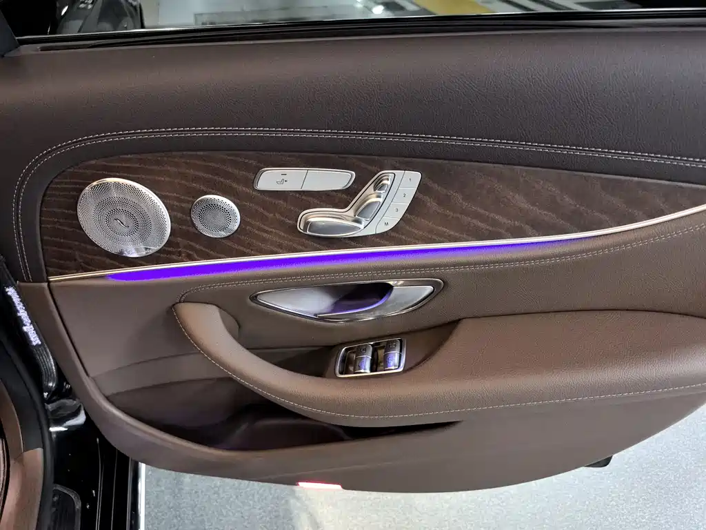 Mercedes-Benz E-Class 2020 — фото 12