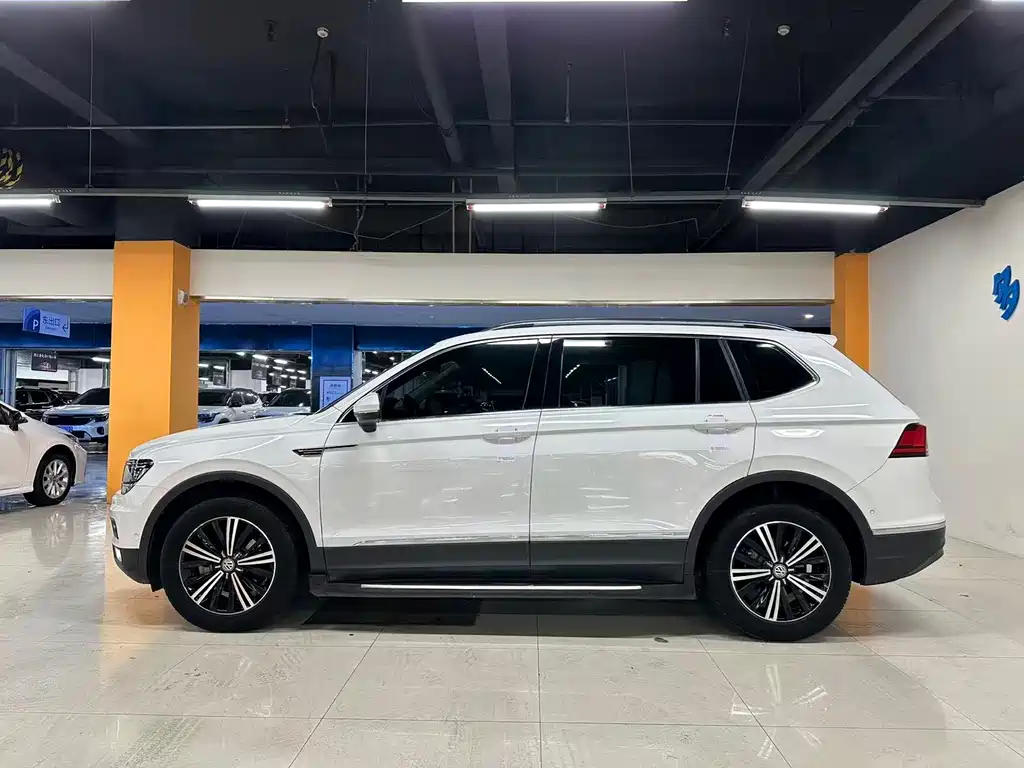 Volkswagen Tiguan L 2018 — фото 9