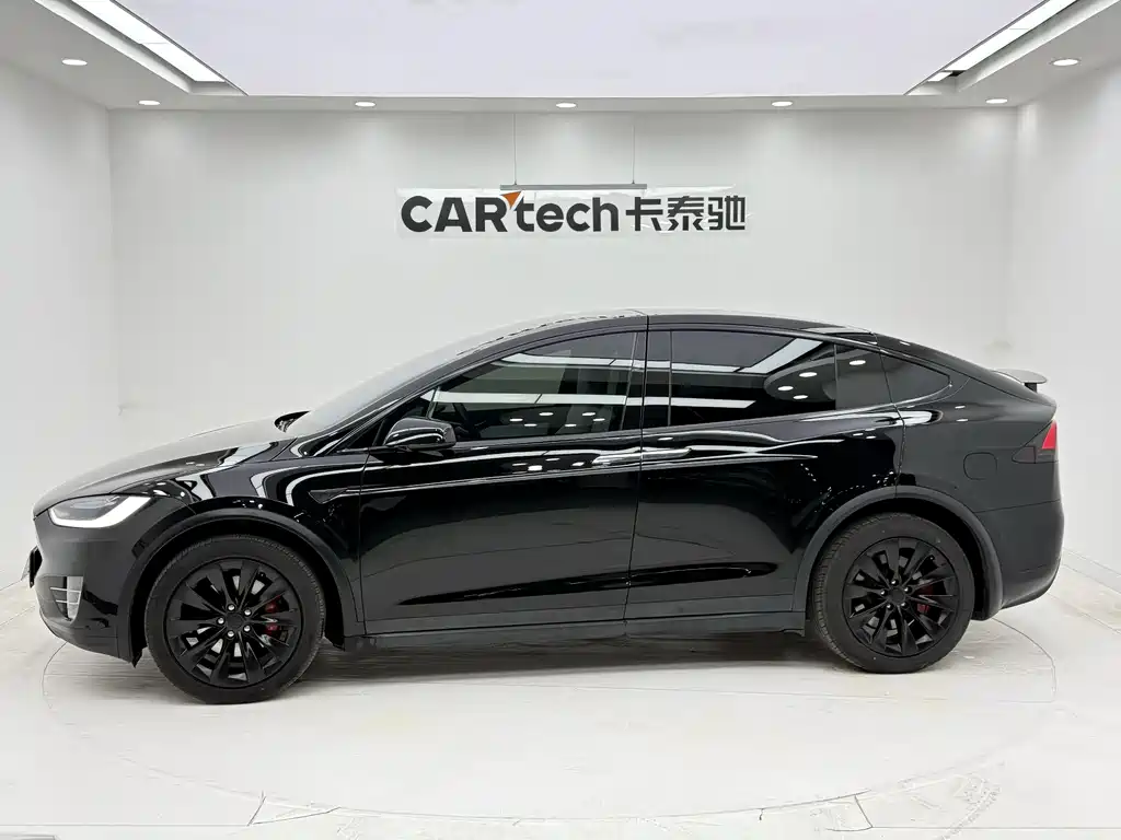 Tesla Model X 2018 — фото 4