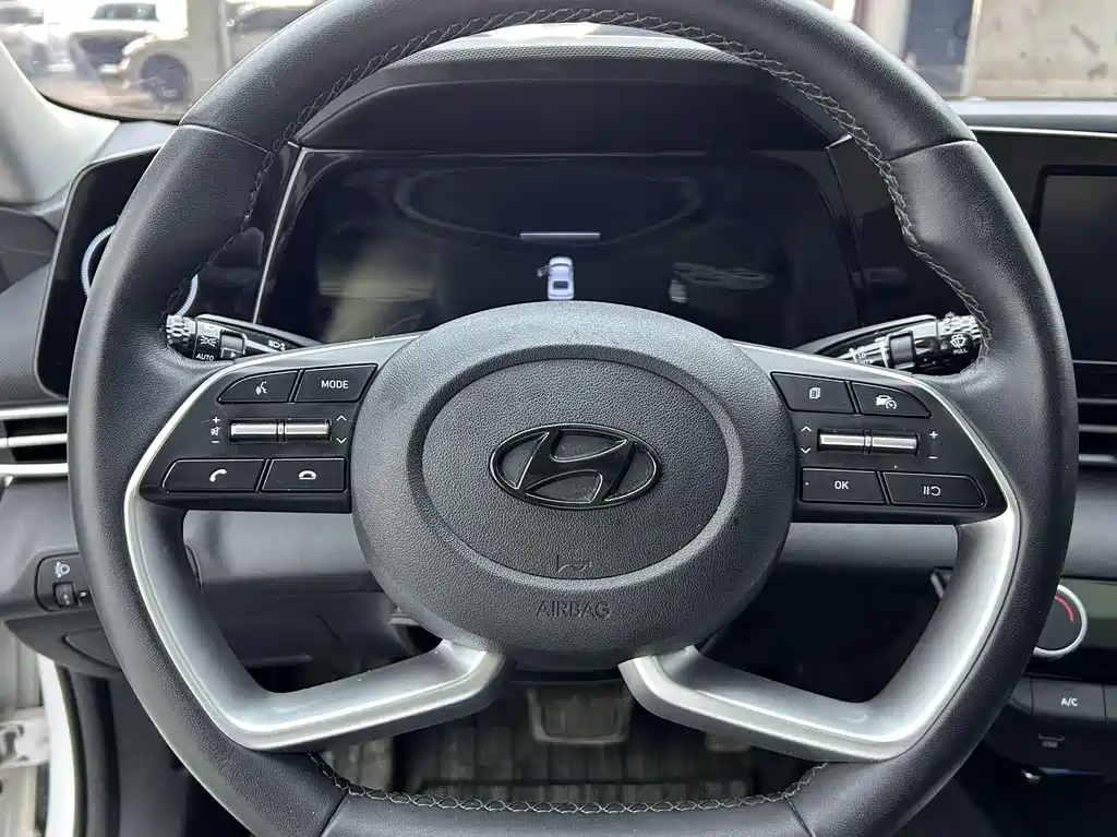 Hyundai Elantra 2023 — фото 14