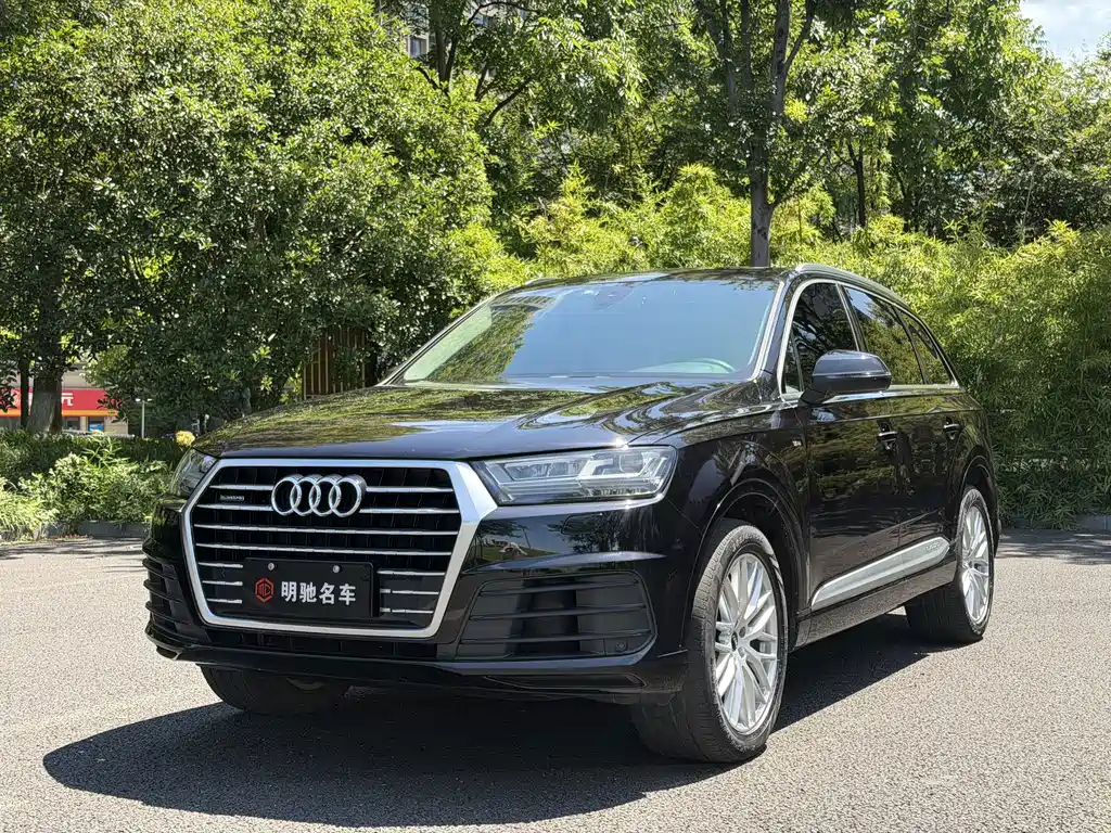 Audi Q7 2018 — фото 1
