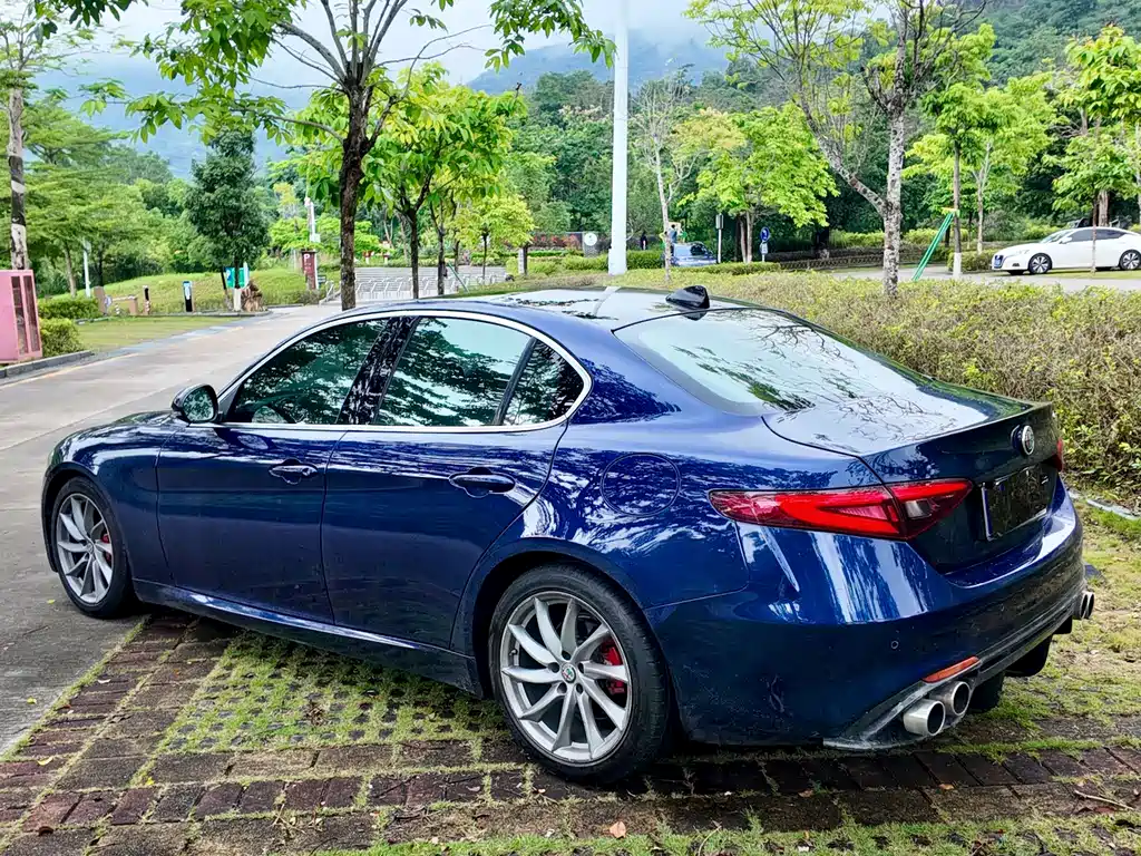 Alfa Romeo Giulia 2019 — фото 18